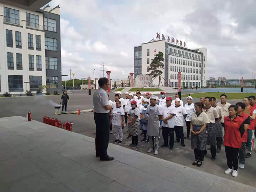 吉林水利电力职业学院 组织食堂员工消防安全培训