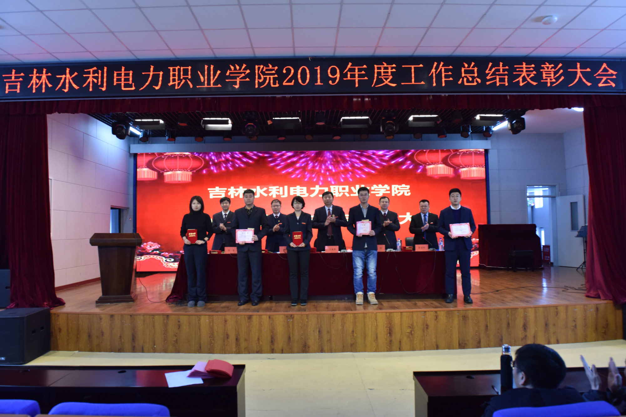 1先进工作者.jpg 1先进工作者.jpg