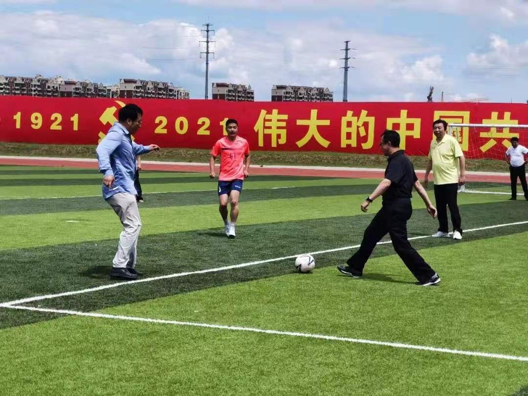 足球.jpg 足球.jpg